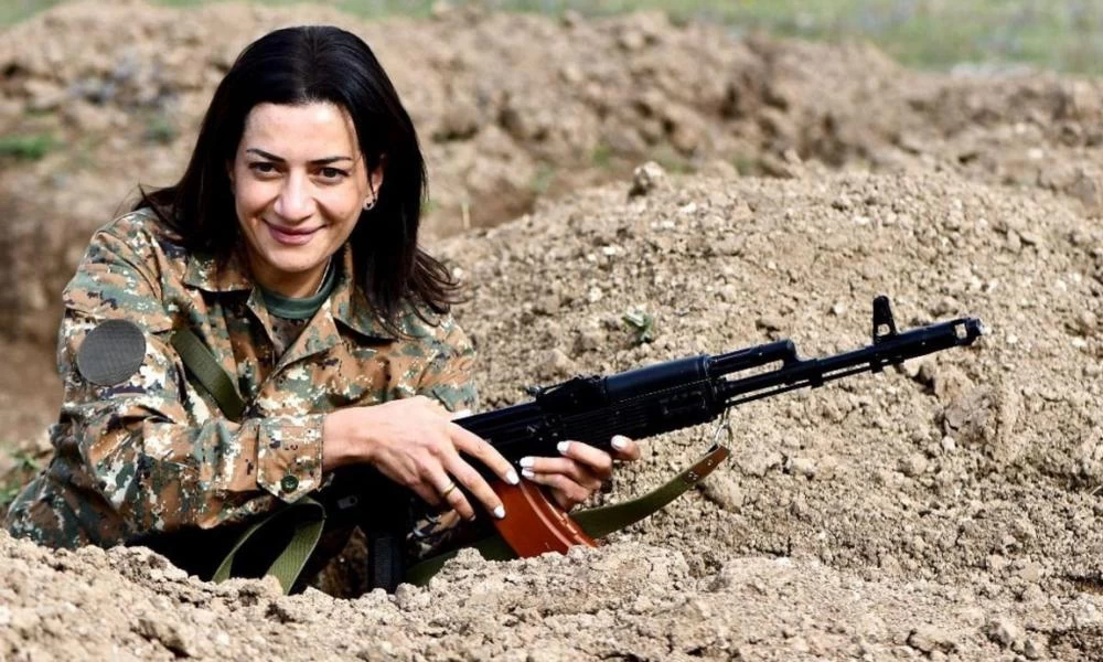 Εκπαιδεύεται για το μέτωπο η σύζυγος του πρωθυπουργού της Αρμενίας!